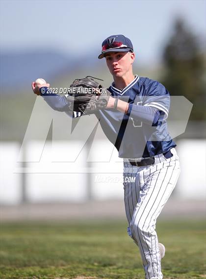 Thumbnail 2 in Del Campo @ Vista del Lago photogallery.