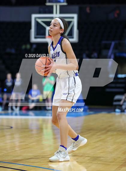 Thumbnail 2 in Liberty vs. Central (MSHSAA Class 5 Sectional) photogallery.