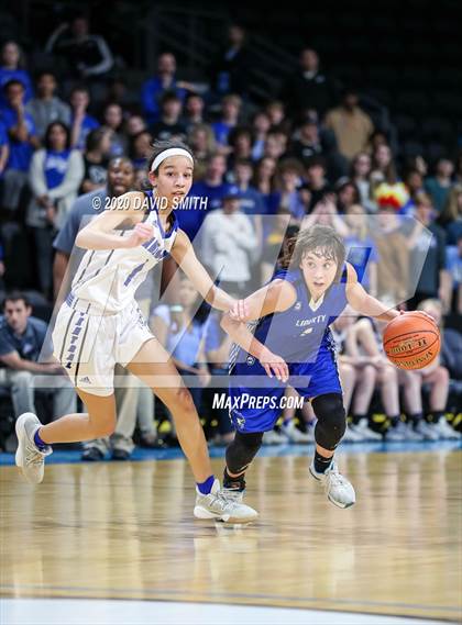Thumbnail 1 in Liberty vs. Central (MSHSAA Class 5 Sectional) photogallery.