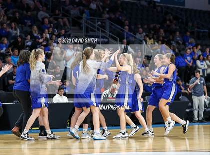 Thumbnail 3 in Liberty vs. Central (MSHSAA Class 5 Sectional) photogallery.