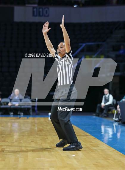 Thumbnail 2 in Liberty vs. Central (MSHSAA Class 5 Sectional) photogallery.