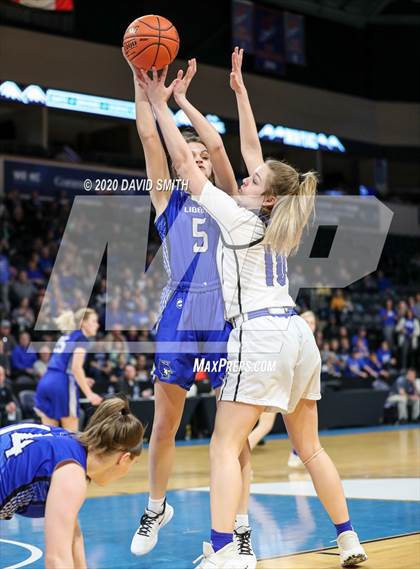 Thumbnail 2 in Liberty vs. Central (MSHSAA Class 5 Sectional) photogallery.