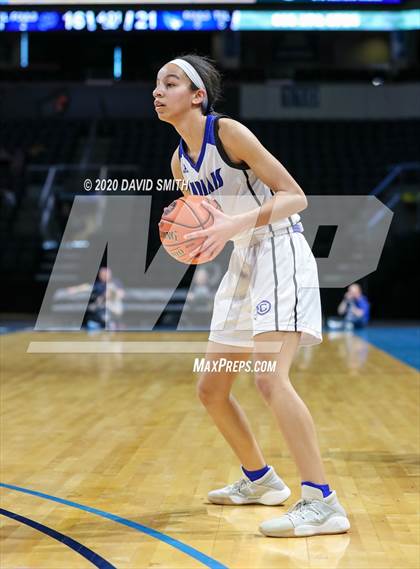 Thumbnail 3 in Liberty vs. Central (MSHSAA Class 5 Sectional) photogallery.