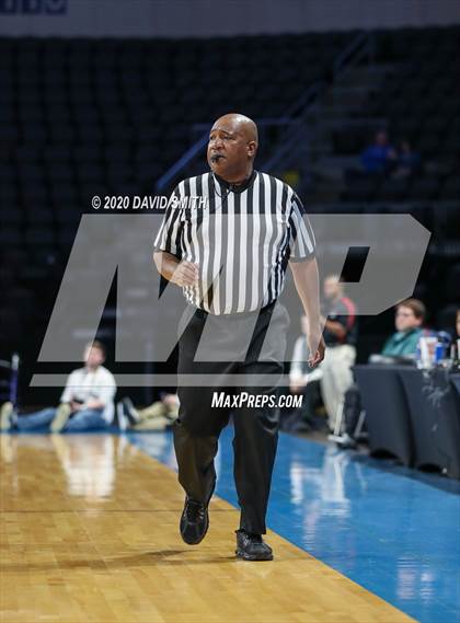 Thumbnail 2 in Liberty vs. Central (MSHSAA Class 5 Sectional) photogallery.