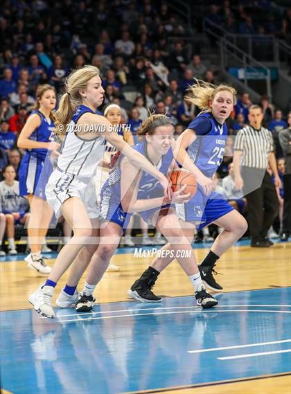 Thumbnail 1 in Liberty vs. Central (MSHSAA Class 5 Sectional) photogallery.