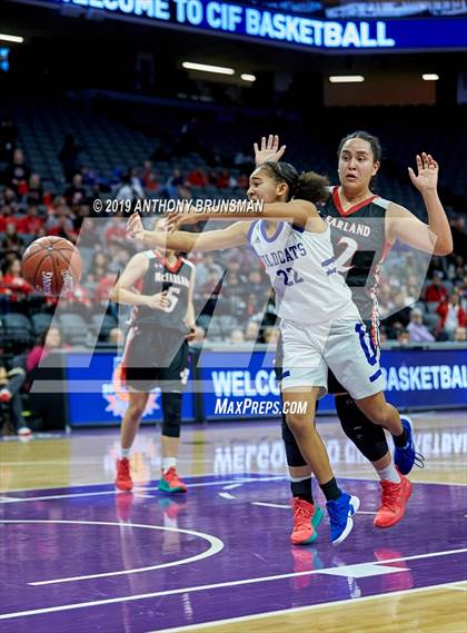 Thumbnail 1 in McFarland vs. Oakland (CIF State D3 Final) photogallery.