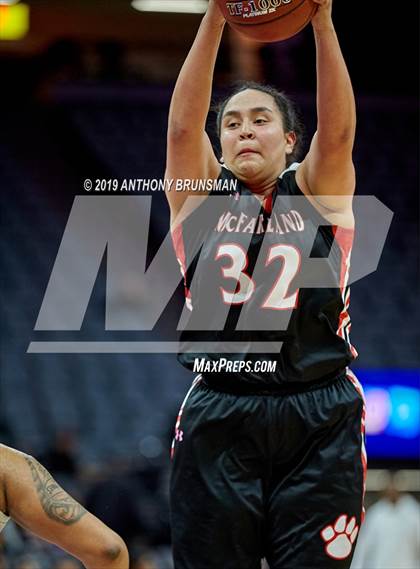 Thumbnail 2 in McFarland vs. Oakland (CIF State D3 Final) photogallery.