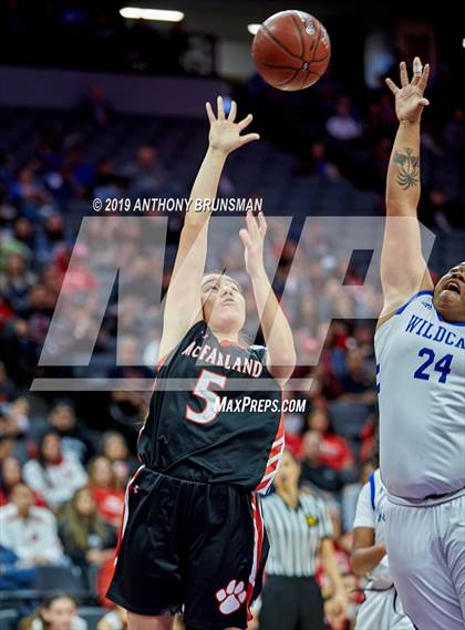 Thumbnail 2 in McFarland vs. Oakland (CIF State D3 Final) photogallery.