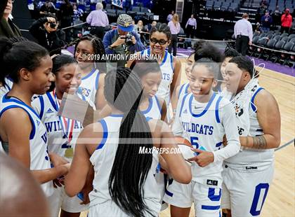 Thumbnail 3 in McFarland vs. Oakland (CIF State D3 Final) photogallery.