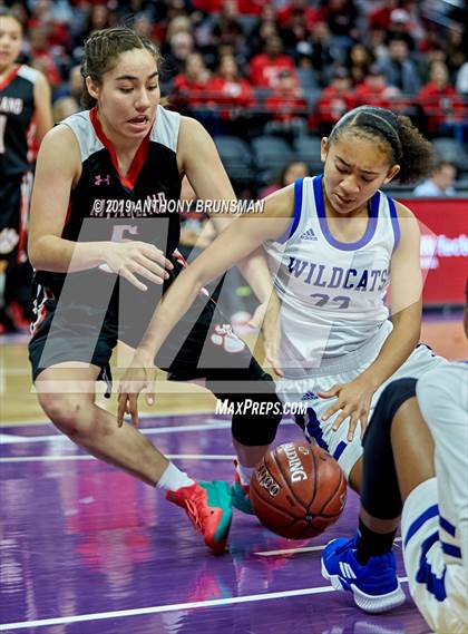 Thumbnail 3 in McFarland vs. Oakland (CIF State D3 Final) photogallery.