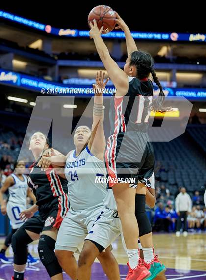 Thumbnail 3 in McFarland vs. Oakland (CIF State D3 Final) photogallery.