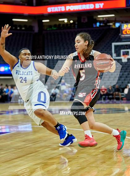 Thumbnail 3 in McFarland vs. Oakland (CIF State D3 Final) photogallery.