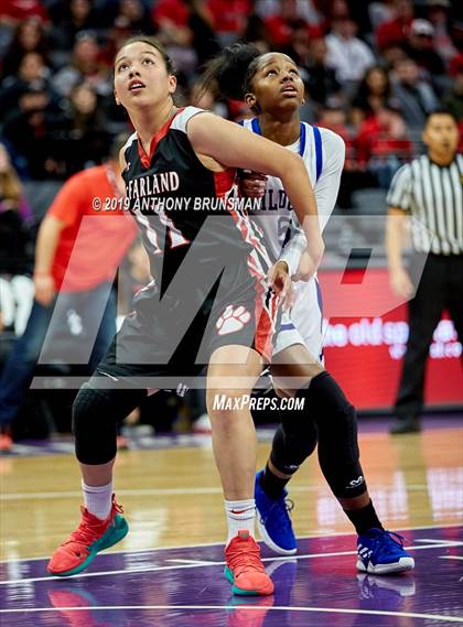Thumbnail 3 in McFarland vs. Oakland (CIF State D3 Final) photogallery.