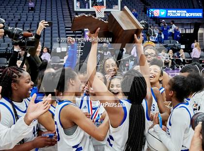 Thumbnail 3 in McFarland vs. Oakland (CIF State D3 Final) photogallery.