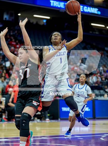 Thumbnail 3 in McFarland vs. Oakland (CIF State D3 Final) photogallery.