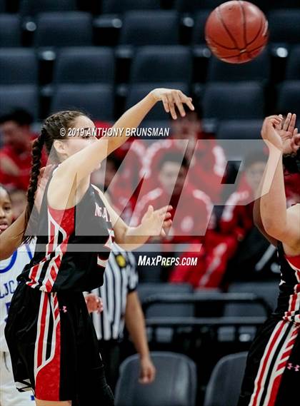Thumbnail 2 in McFarland vs. Oakland (CIF State D3 Final) photogallery.