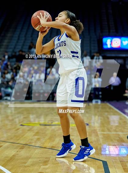 Thumbnail 3 in McFarland vs. Oakland (CIF State D3 Final) photogallery.