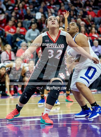 Thumbnail 1 in McFarland vs. Oakland (CIF State D3 Final) photogallery.