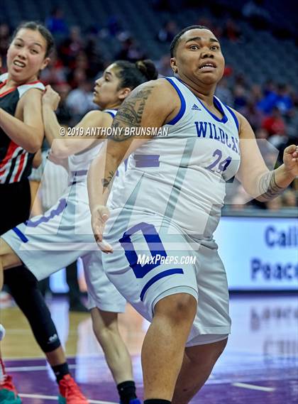 Thumbnail 2 in McFarland vs. Oakland (CIF State D3 Final) photogallery.