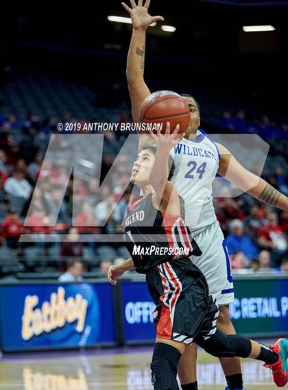 Thumbnail 1 in McFarland vs. Oakland (CIF State D3 Final) photogallery.