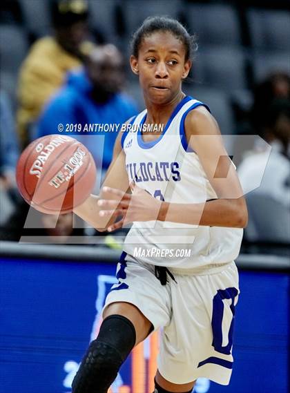Thumbnail 3 in McFarland vs. Oakland (CIF State D3 Final) photogallery.