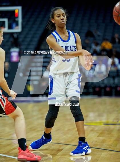 Thumbnail 2 in McFarland vs. Oakland (CIF State D3 Final) photogallery.