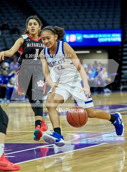 Thumbnail 2 in McFarland vs. Oakland (CIF State D3 Final) photogallery.