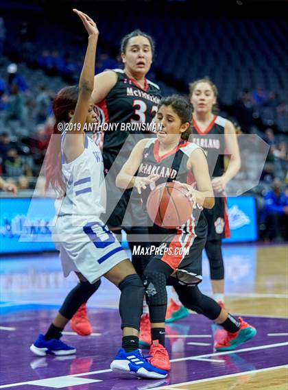 Thumbnail 2 in McFarland vs. Oakland (CIF State D3 Final) photogallery.