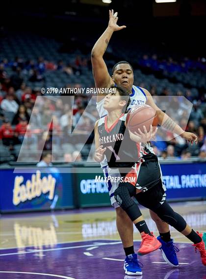 Thumbnail 3 in McFarland vs. Oakland (CIF State D3 Final) photogallery.
