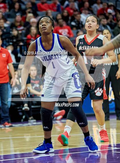 Thumbnail 2 in McFarland vs. Oakland (CIF State D3 Final) photogallery.