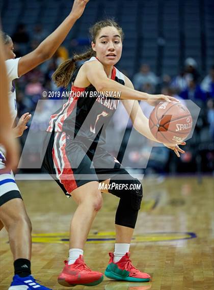 Thumbnail 3 in McFarland vs. Oakland (CIF State D3 Final) photogallery.