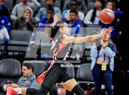 Thumbnail 1 in McFarland vs. Oakland (CIF State D3 Final) photogallery.