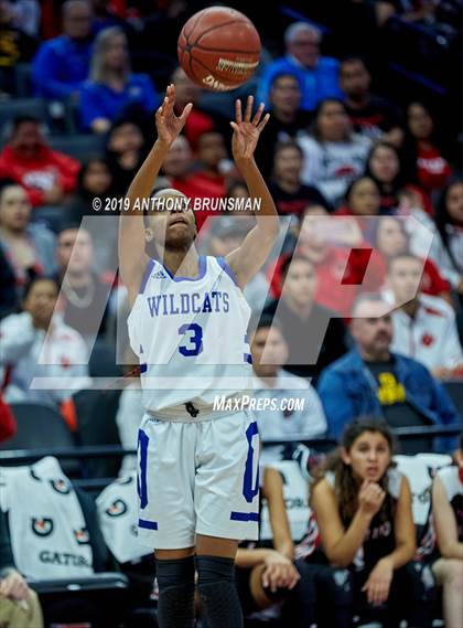 Thumbnail 2 in McFarland vs. Oakland (CIF State D3 Final) photogallery.