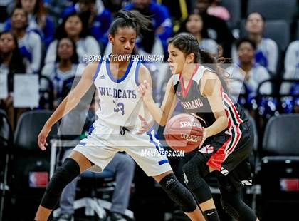 Thumbnail 3 in McFarland vs. Oakland (CIF State D3 Final) photogallery.