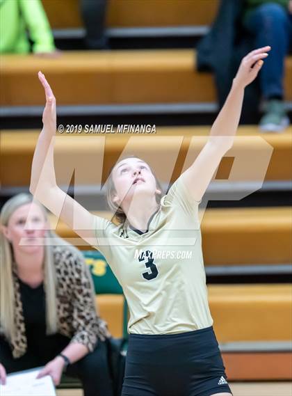 Thumbnail 1 in Lincoln Southeast vs. Norfolk photogallery.