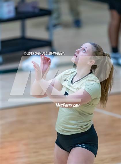 Thumbnail 2 in Lincoln Southeast vs. Norfolk photogallery.