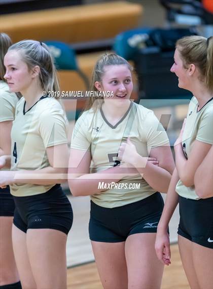 Thumbnail 2 in Lincoln Southeast vs. Norfolk photogallery.