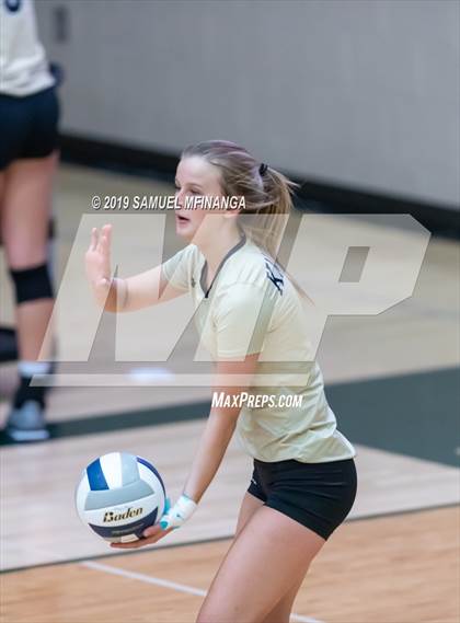 Thumbnail 1 in Lincoln Southeast vs. Norfolk photogallery.
