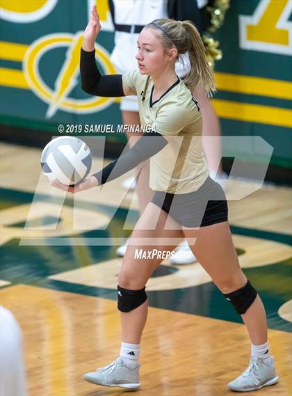 Thumbnail 2 in Lincoln Southeast vs. Norfolk photogallery.