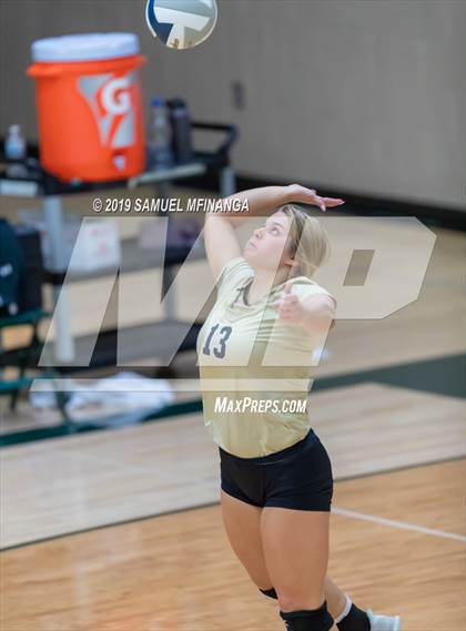 Thumbnail 3 in Lincoln Southeast vs. Norfolk photogallery.