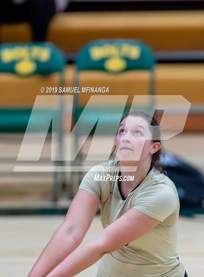 Thumbnail 3 in Lincoln Southeast vs. Norfolk photogallery.