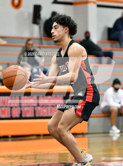Thumbnail 3 in Bella Vista vs. Vista del Lago (Tiger Classic) photogallery.