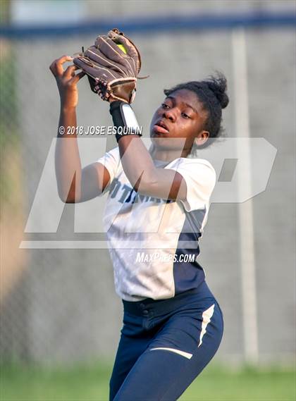 Thumbnail 2 in Colgan @ Potomac photogallery.