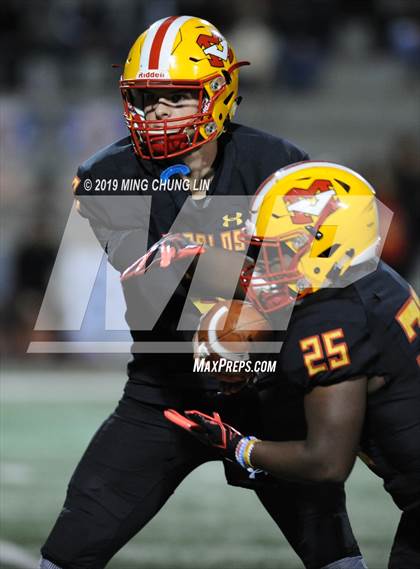 Thumbnail 1 in Mater Dei @ Mission Viejo (CIF SS D1 Semifinal) photogallery.