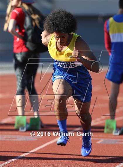 Thumbnail 1 in Santa Clara vs Saratoga (Dual Track Meet) photogallery.