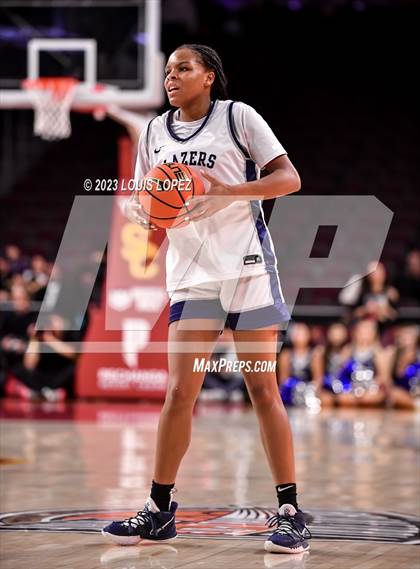 Thumbnail 1 in La Jolla Country Day vs. Sierra Canyon photogallery.