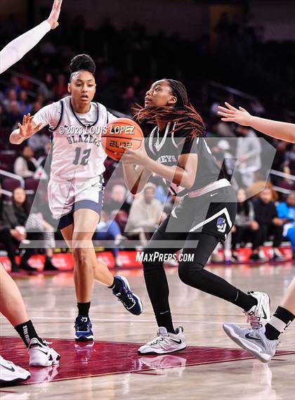 Thumbnail 1 in La Jolla Country Day vs. Sierra Canyon photogallery.