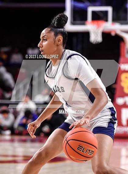 Thumbnail 1 in La Jolla Country Day vs. Sierra Canyon photogallery.