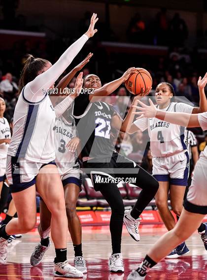 Thumbnail 1 in La Jolla Country Day vs. Sierra Canyon photogallery.