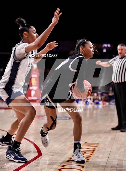 Thumbnail 1 in La Jolla Country Day vs. Sierra Canyon photogallery.